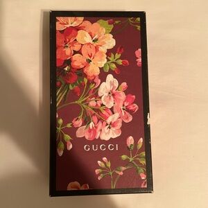 Gucci box & bag